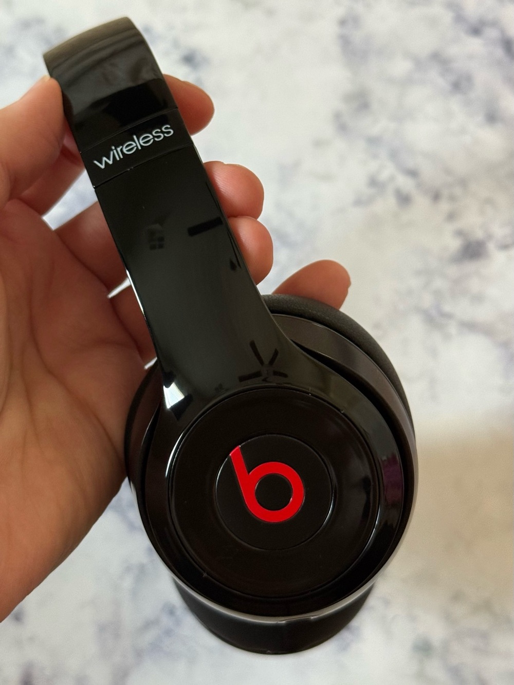 Beats Solo2 Wireless Headphones Black Bluetooth Tested w/ Case & New Ear Pads - Picture 3 of 17